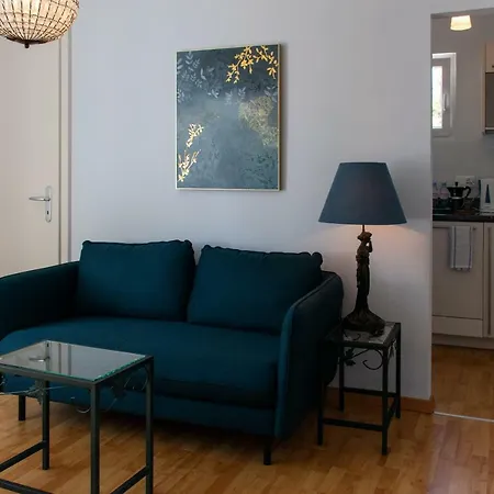 Magnificent Studio By The Lake - Sulpice Апартаменты *